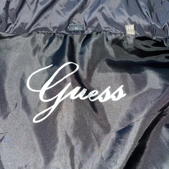 Guess Puffer Vest. Size Medium. Black. - Picture 3 of 9
